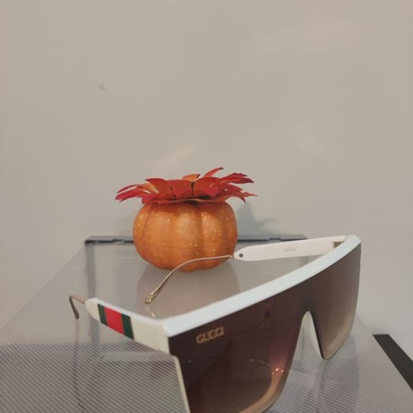 Stylish WHITE ADVITAR SUNGLASSES! - Picture 3 of 3